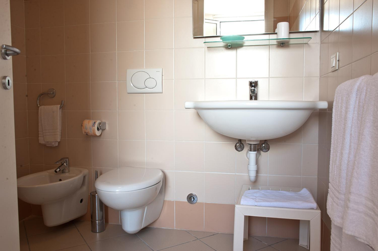 Bedroom 2, Residence Borgomare, Savona
