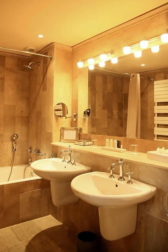 Bathroom 5, La Villa Mazarin, Gard