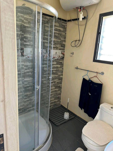 Bathroom, Auberge Iorenantsoa, Analamanga