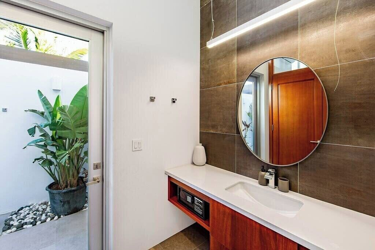 Bathroom, Oceanside Vacation Villa With Hotel Amenities v10