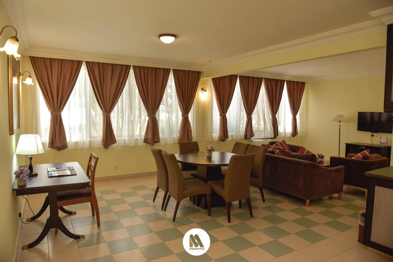 Dining Room 4