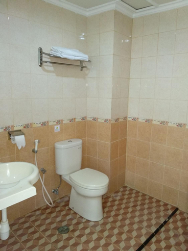 Bathroom 11
