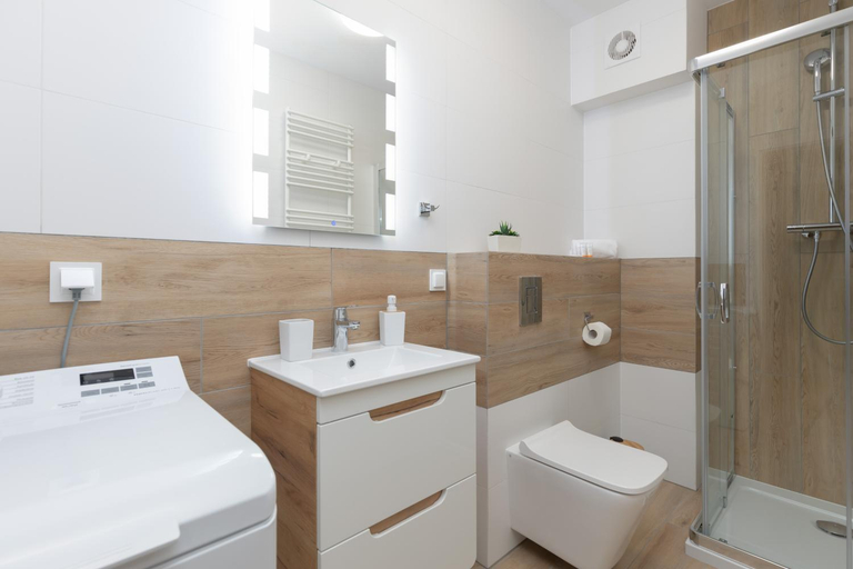 Bathroom 3, Little Laguna Apartments Sauna & Parking by Noclegi Renters, Kamień