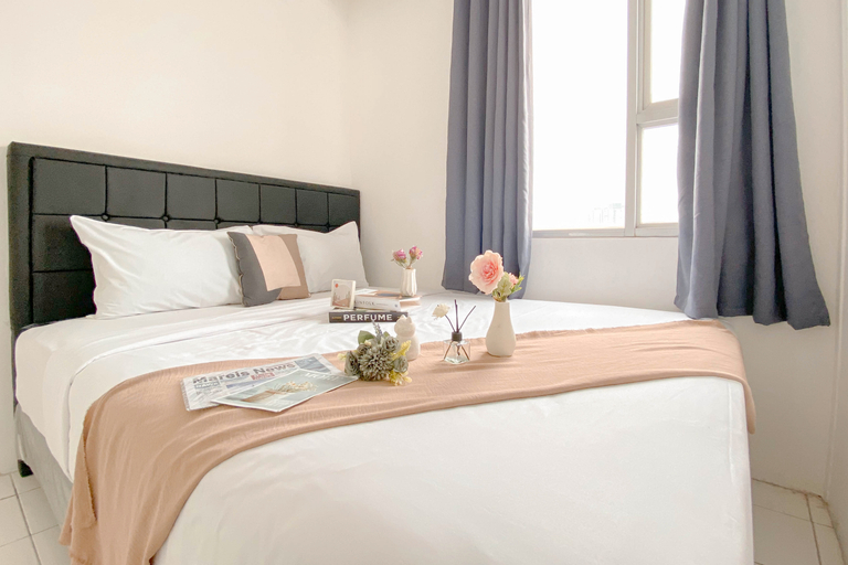 New Furnished and Comfy 2BR Menteng Square Apartment By Travelio, Central Jakarta