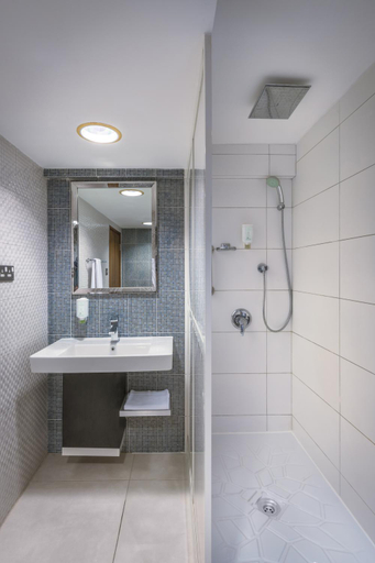 Bathroom 2, Oasis Hotel, Kuwait City