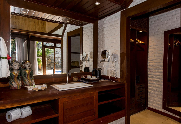 Bathroom 17
