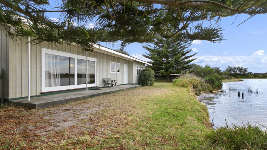 Jetty Road on the Beach, E. Gippsland - Bairnsdale