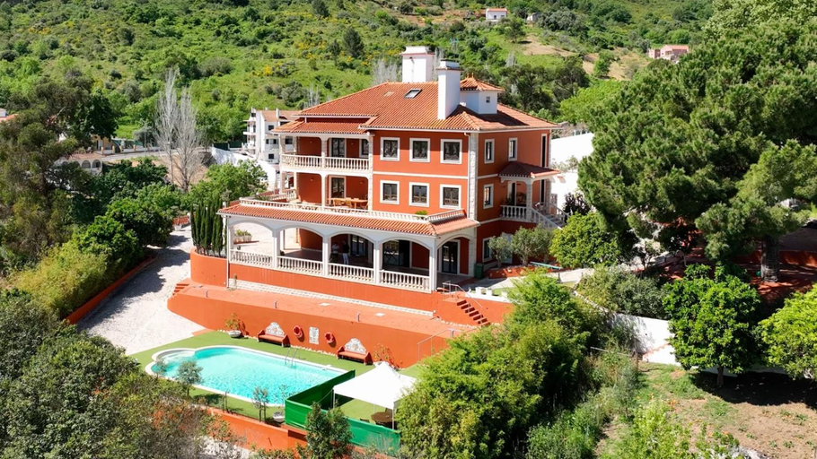 Others 5, High Villa, Alenquer