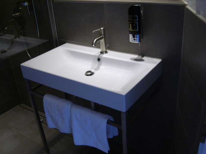 Bathroom 3, Hotel Schnookeloch, Heidelberg