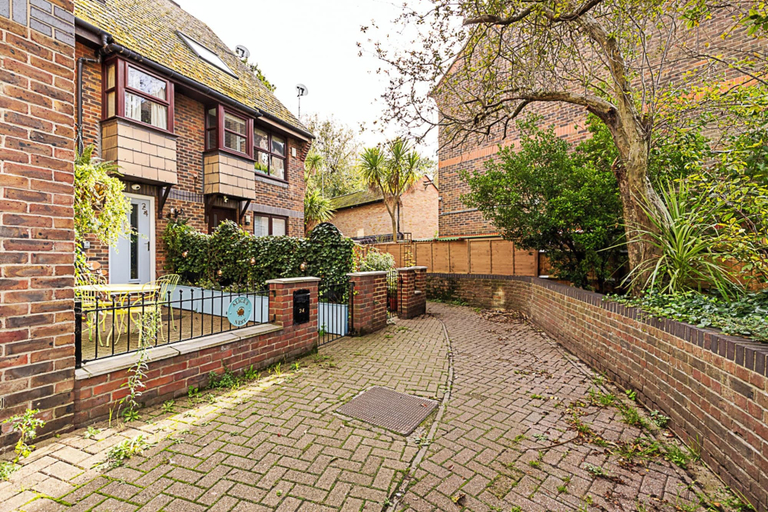 Exterior & Views 2, Charming One Bedroom Flat in Rotherhithe, London