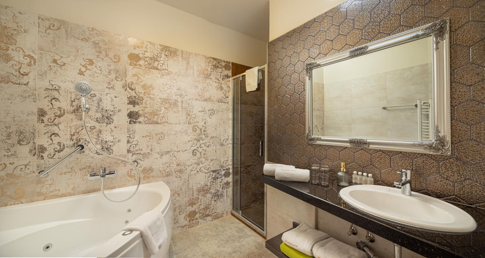 Bathroom 4, Kehida Termal Resort & Spa, Zalaszentgrót