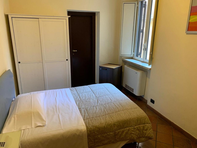 Others 4, Hotel Croce Di Malta, Rome
