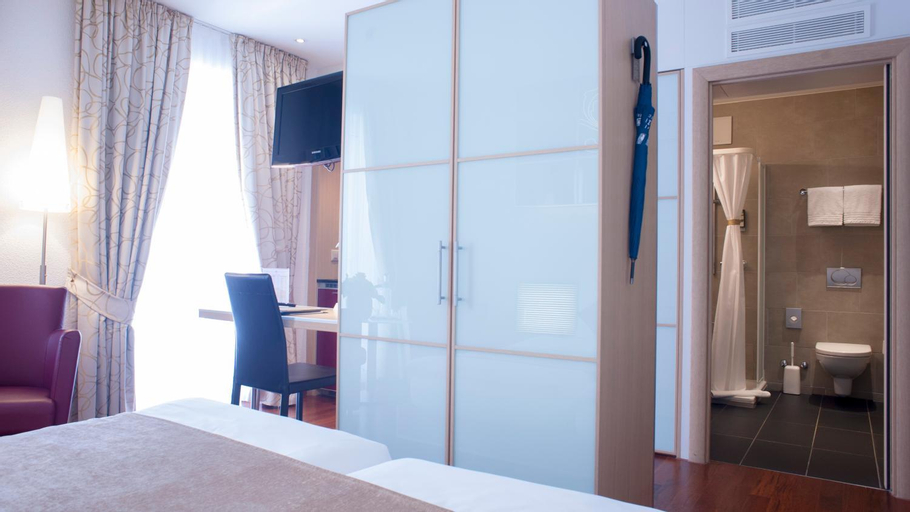 Bedroom 12