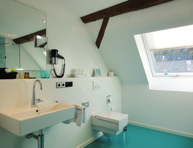 Bathroom 7