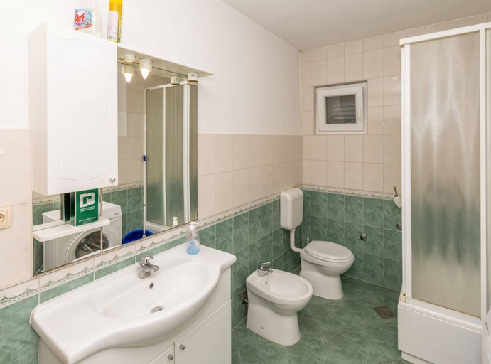 Bathroom, Sunny and Sleek Apartment Kastel Novi With Terrace, Kaštela