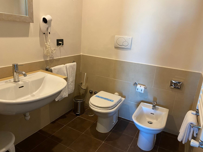 Bathroom 8