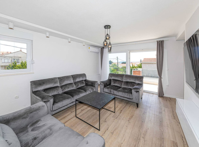 Others 5, Expansive Retreat With Private Pool & Bbq, Near the Beach, Kaštela