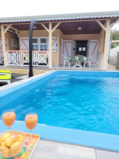 Swimming pool 2, La Maison du Pecheur 97280 vous propose 2 bungalow, 2 Piscine prive avec jaccuzi integres, a 5 min d, Le Vauclin