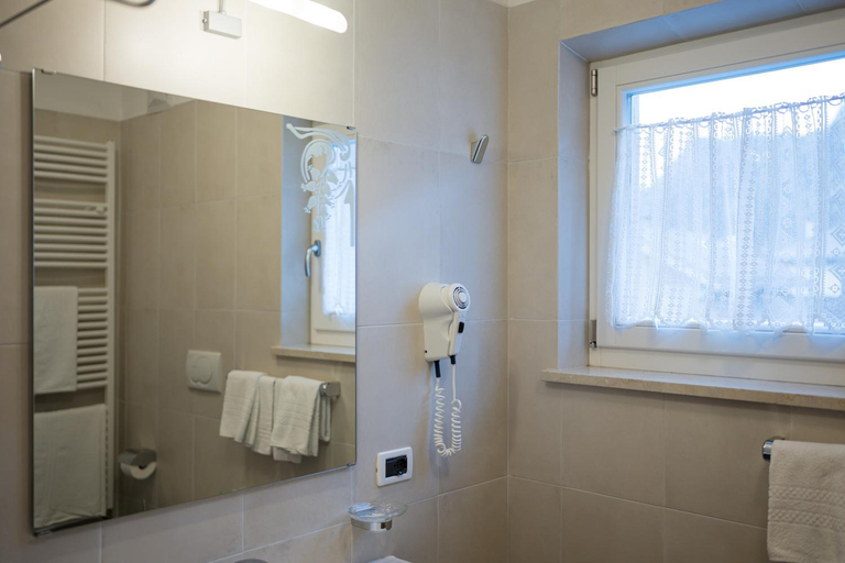 Bathroom 4, Hotel Crepei, Trento