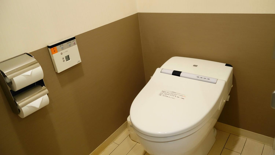 Bathroom 15