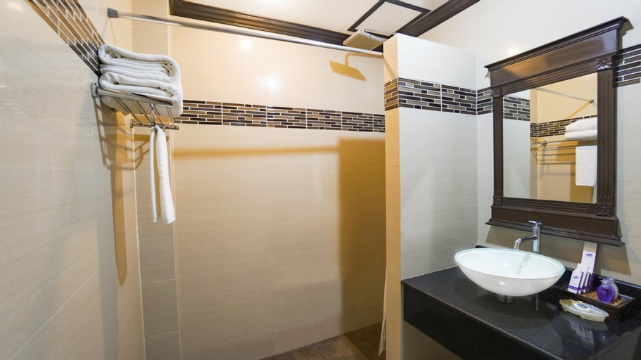 Bathroom 17