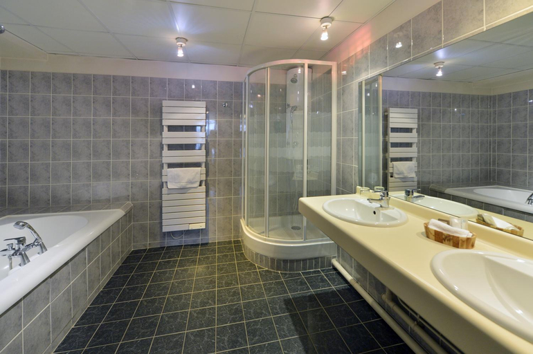 Bathroom 3, Hotel Soleil et jardin, Rhône