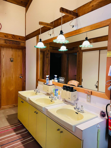 Bathroom 3, Sanrinsha, Takamori