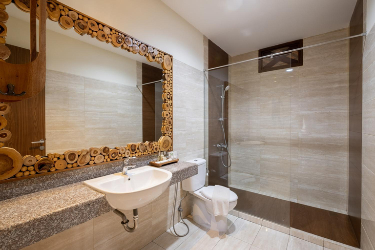 Bathroom 14