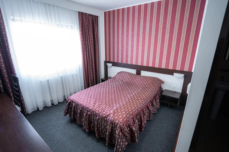 Bedroom 2, Hotel Polaris, Scheia