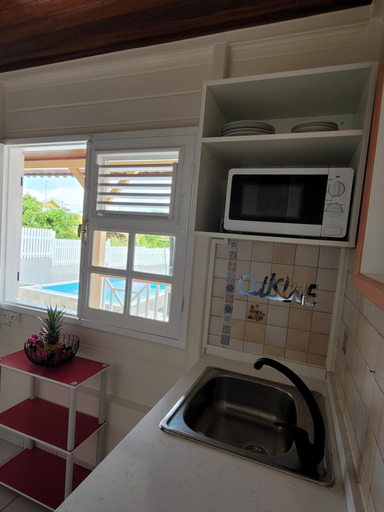 Kitchen 4, La Maison du Pecheur 97280 vous propose 2 bungalow, 2 Piscine prive avec jaccuzi integres, a 5 min d, Le Vauclin