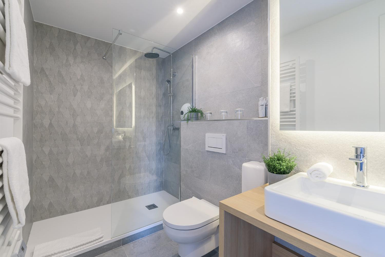 Bathroom 9