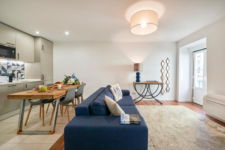 Others 2, Charming Apartment in Historic Center, Lisbon