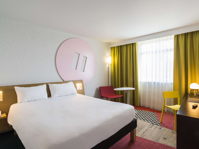 Bedroom 3, ibis Styles Lyon Bron Eurexpo, Rhône