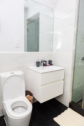 Bathroom 4, EBS LEGENDSTwo bedroom duplex, Accra