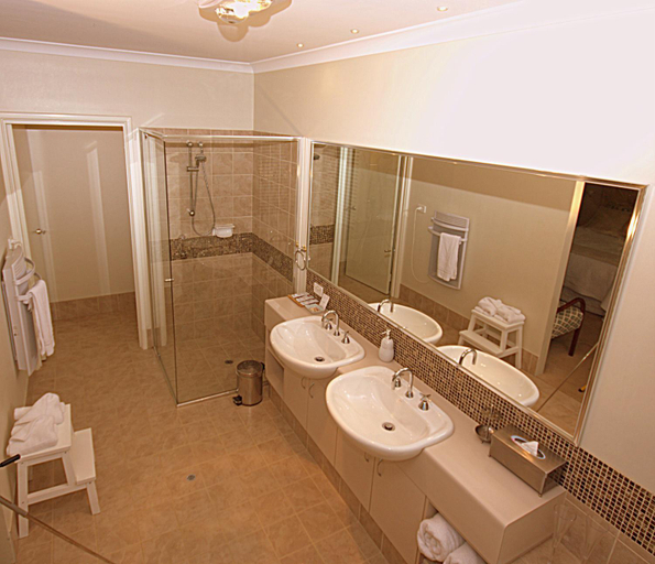Bathroom 14