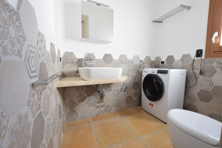 Bathroom 4, Luisa Apartment In Budoni Shared Pool, Nuoro