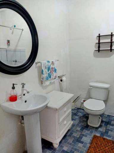 Bathroom 2, Casa Yoly Hostel Granada, Granada