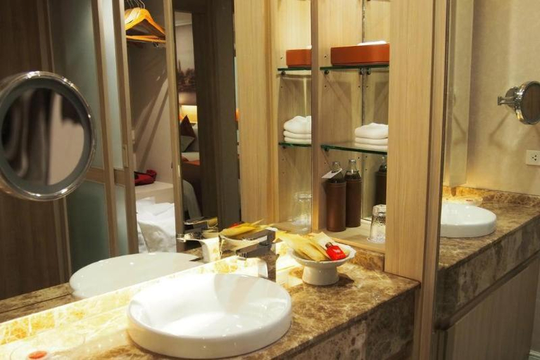 Bathroom 14
