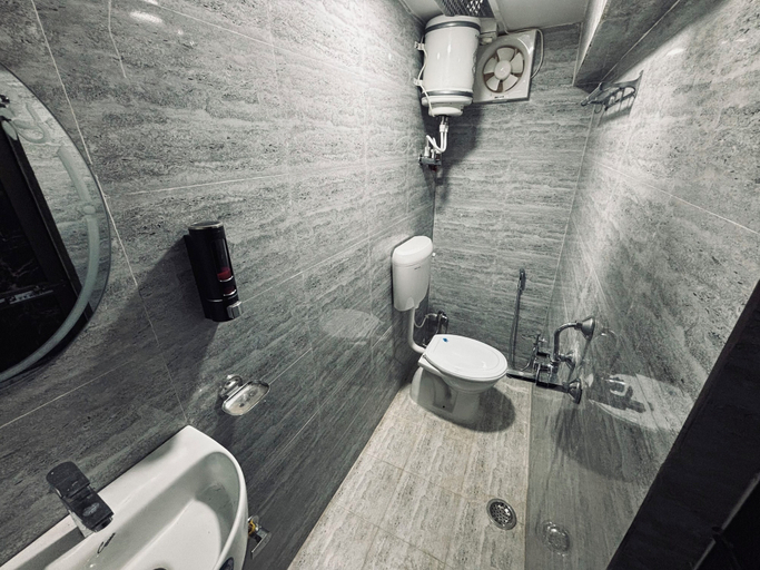 Bathroom 5, Shree Balaji Comfort, Varanasi