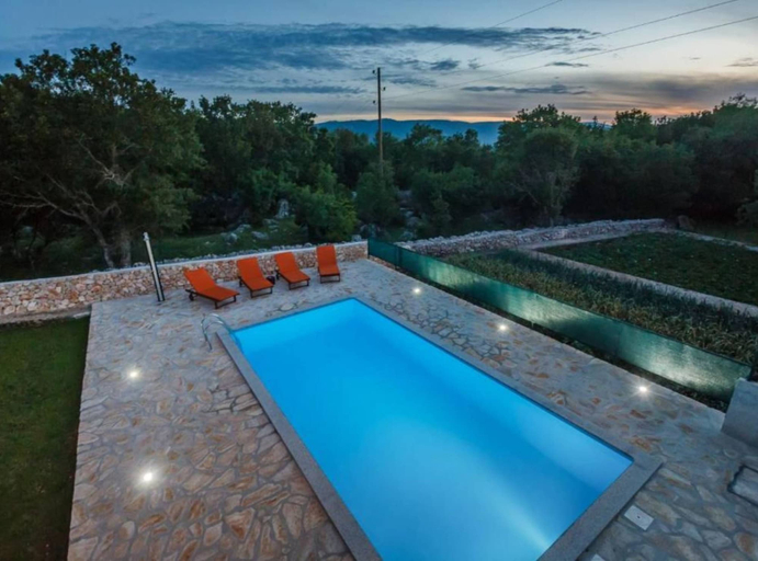 Sport & Beauty 4, Tranquil Oasis Holiday Home Primorski Dolac With Pool, Primorski Dolac
