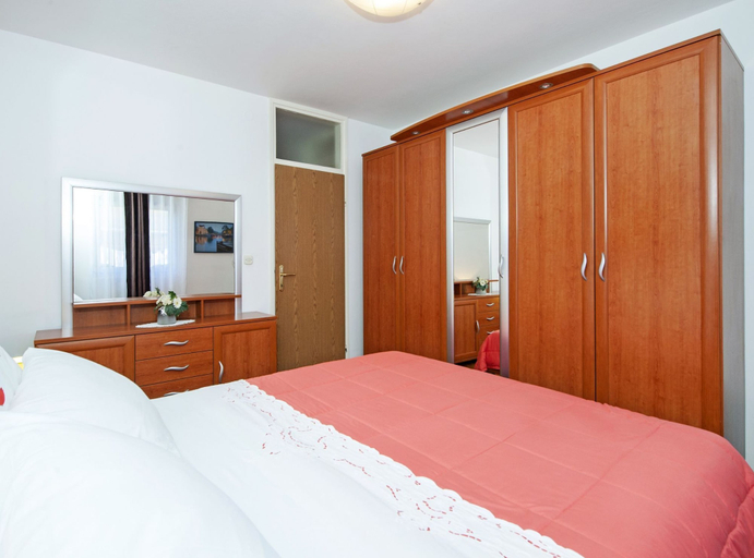 Bedroom 3, Brigth and Breezy Rovinj Apartments, Rovinj