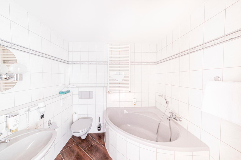 Bathroom 4, Hotel Forstmeister, Erzgebirgskreis