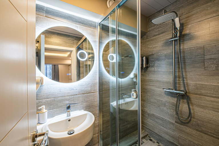 Bathroom 2, Seastar Hotel, Black River