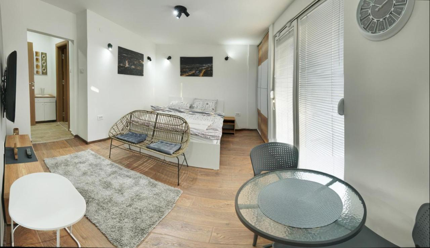 Others 2, Bibi's Apartments