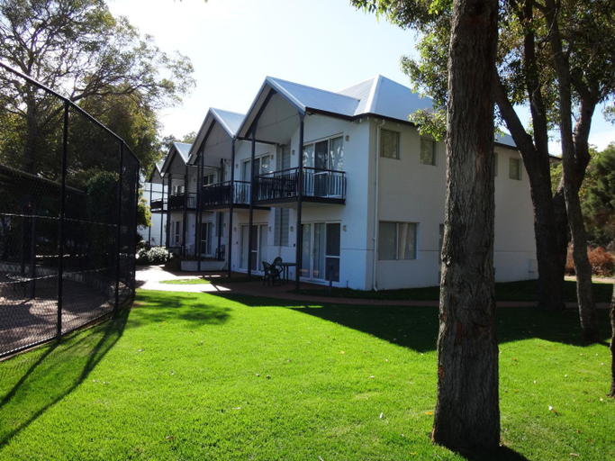 Exterior 4