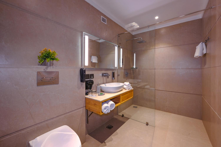 Bathroom 2, Royale Sarovar Portico Agra, Agra