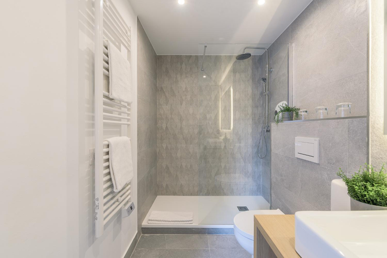 Bathroom 13