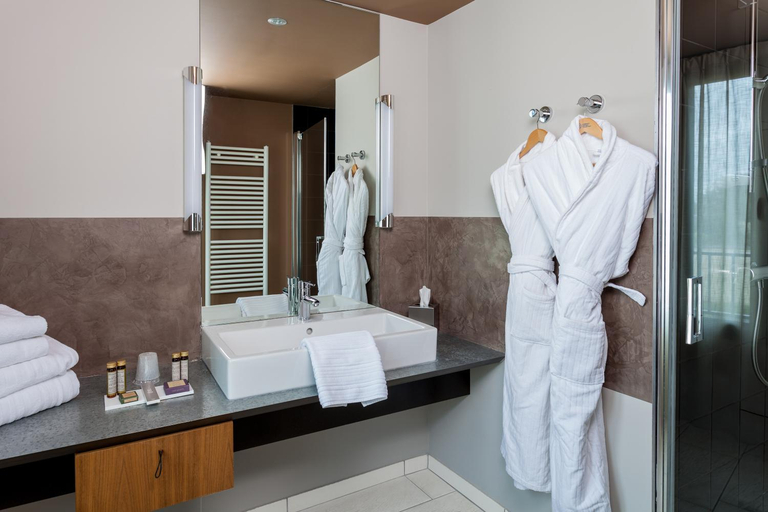 Bathroom, Hotel Restaurant Ivan Vautier, Calvados