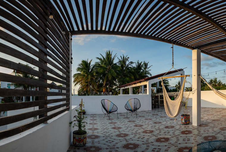 Others 3, Beach house, Progreso
