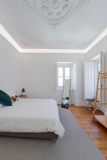 Others 4, Almada Villa, Almada